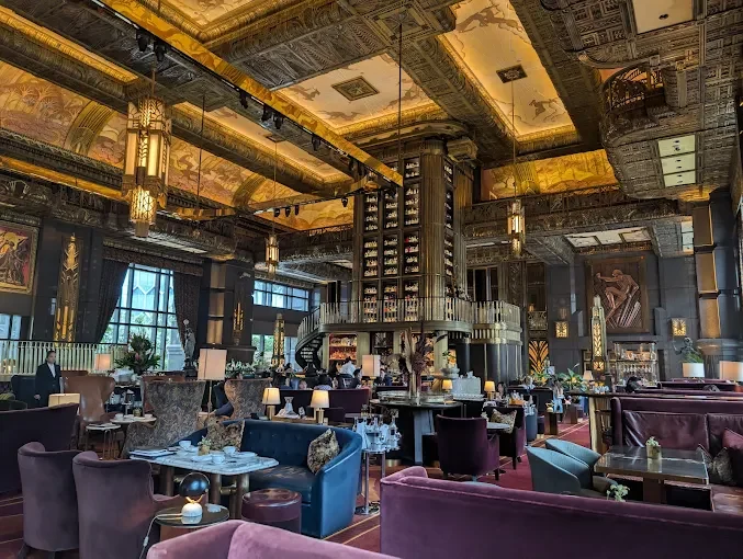 Atlas (Parkview Square)