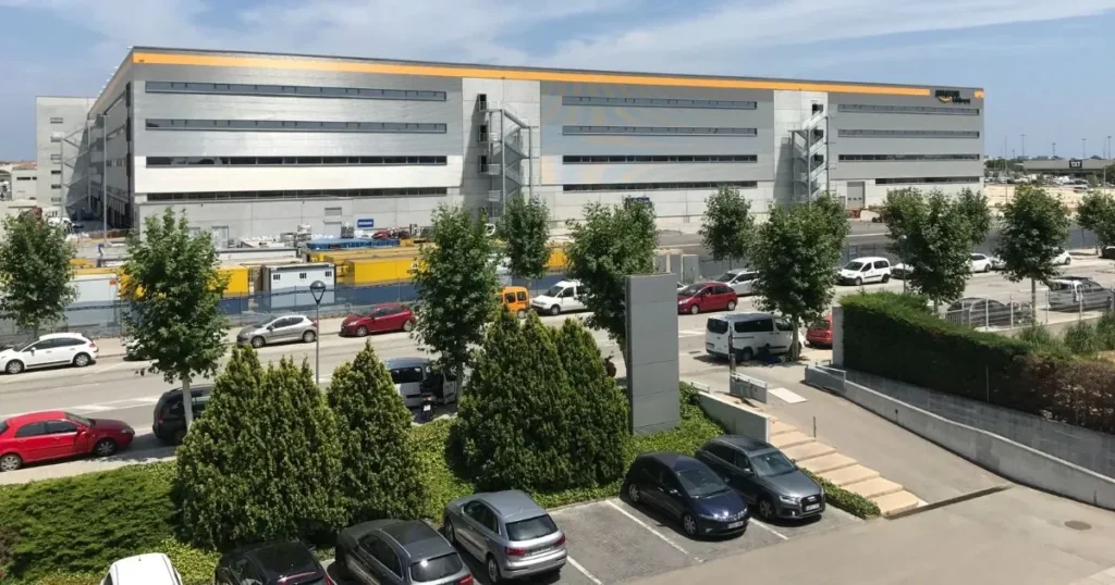 Fu Lu Shou Complex Parking