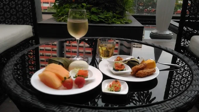 Restaurants & Cafés Nearby