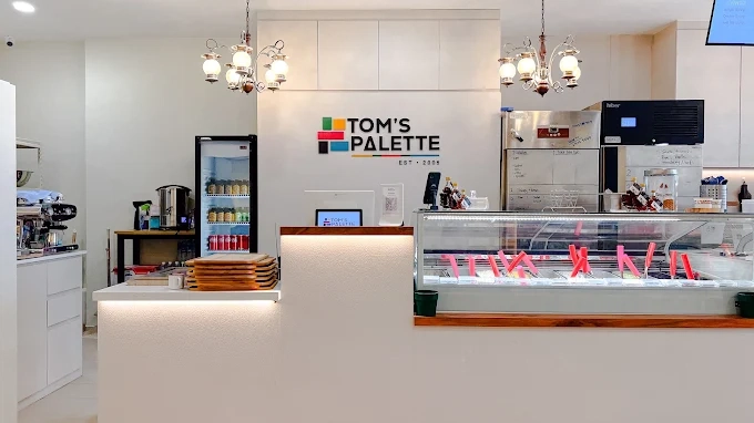 Tom’s Palette Bugis​