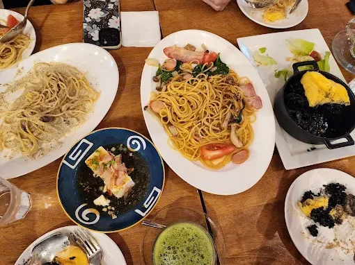 Best Things to Order at Miam Miam Bugis​