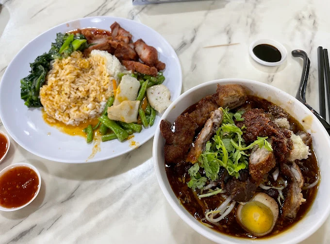 Best Food Stalls at Bugis Hawker Centre (Must-Try List)​