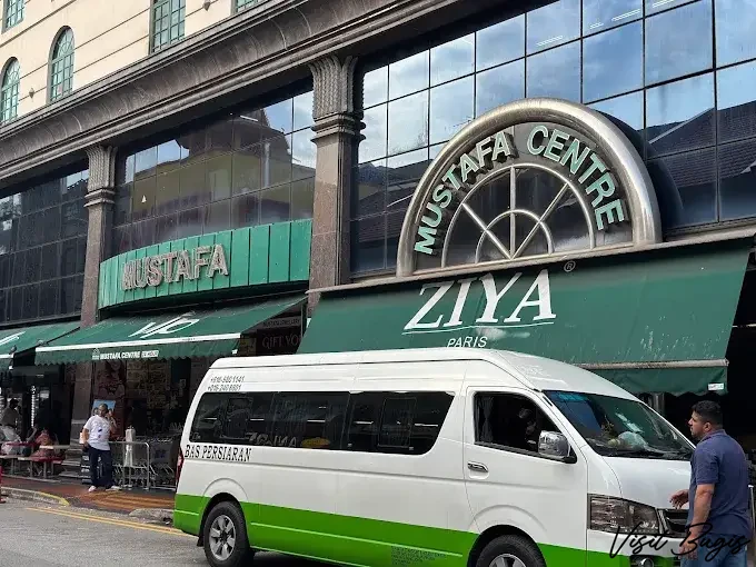 Mustafa Centre shopping and supermarket in Little India