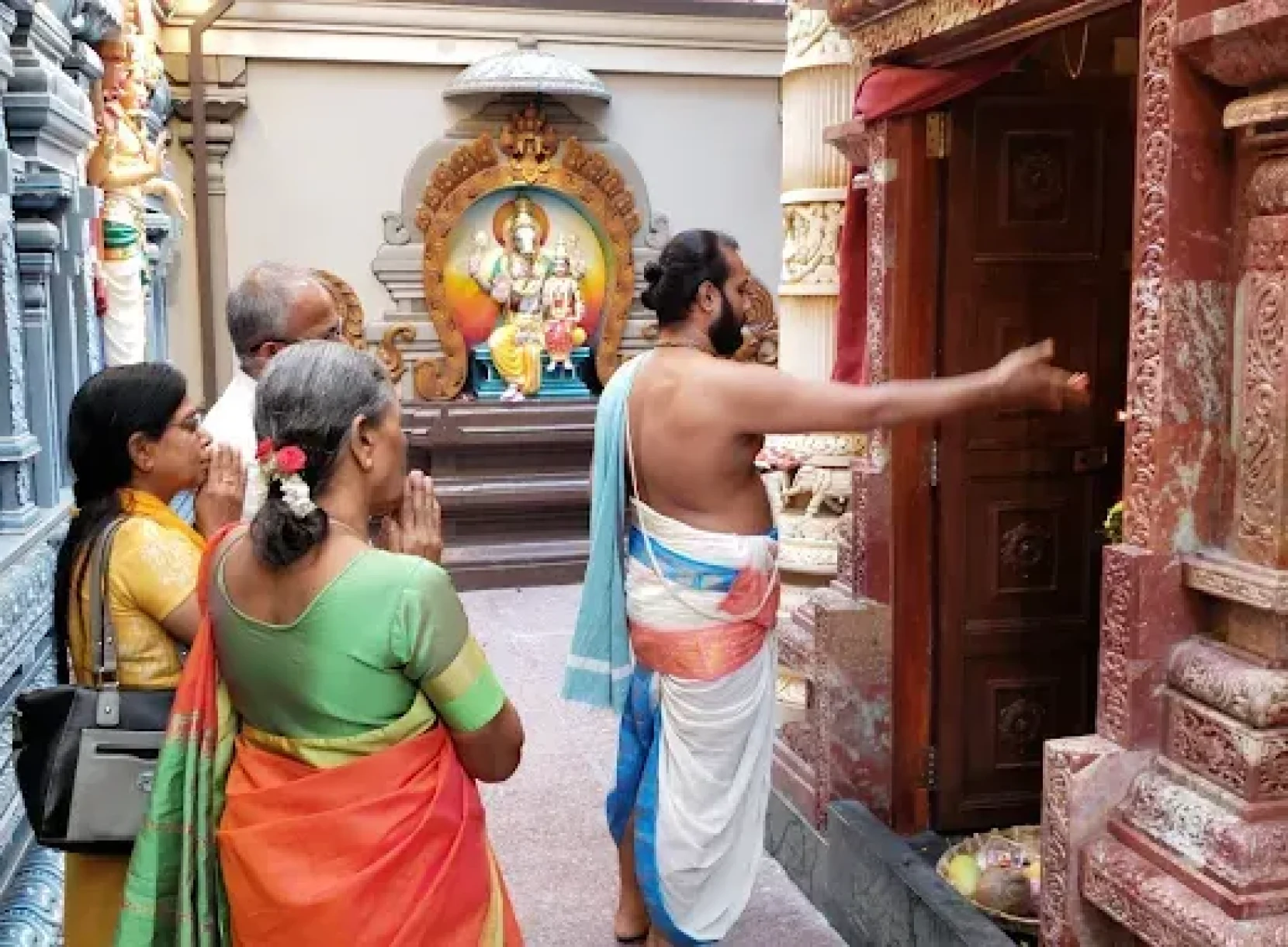 How to Pray at Guan Yin Temple Bugis​