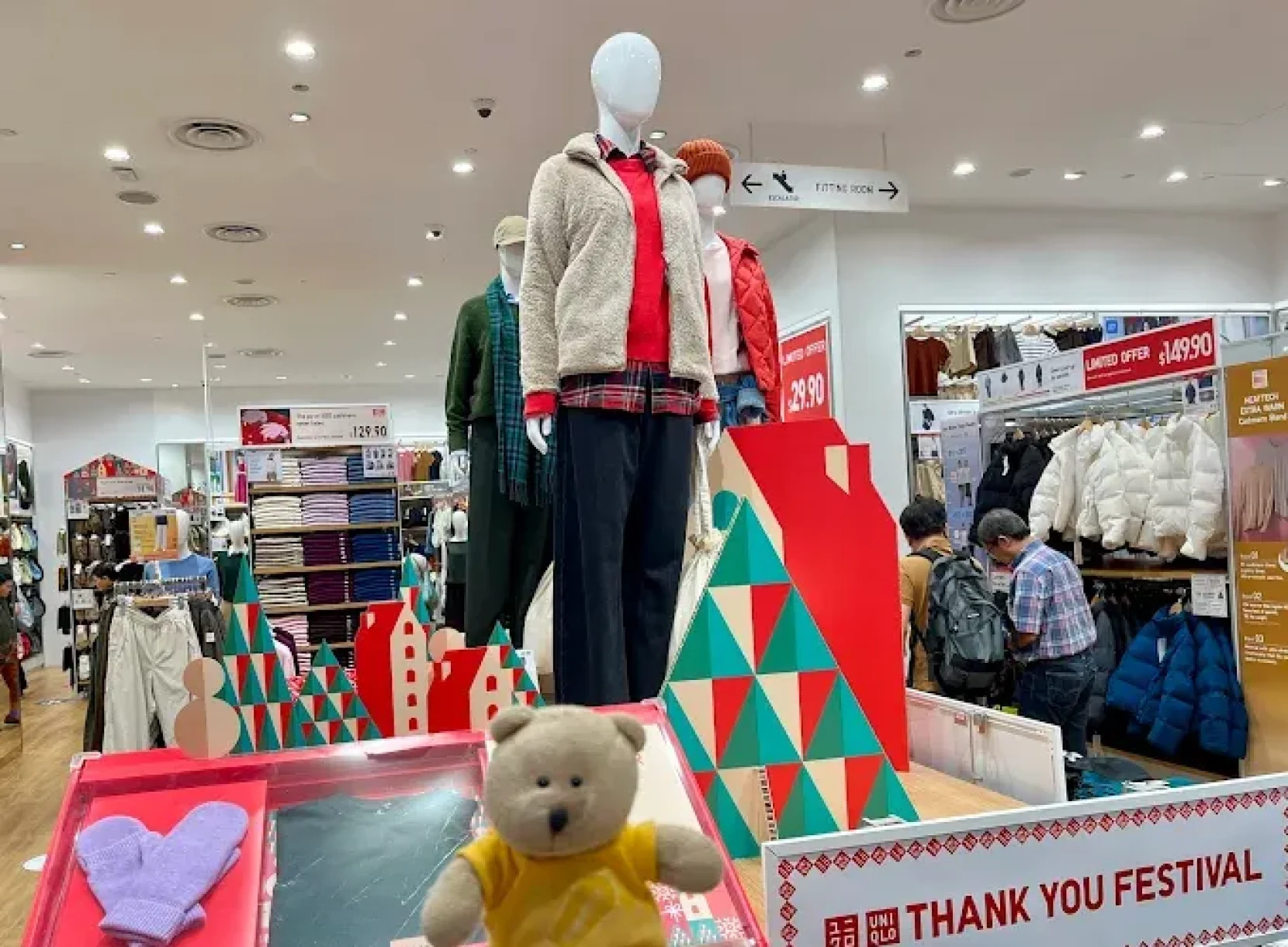Services & Shopping Options at Uniqlo