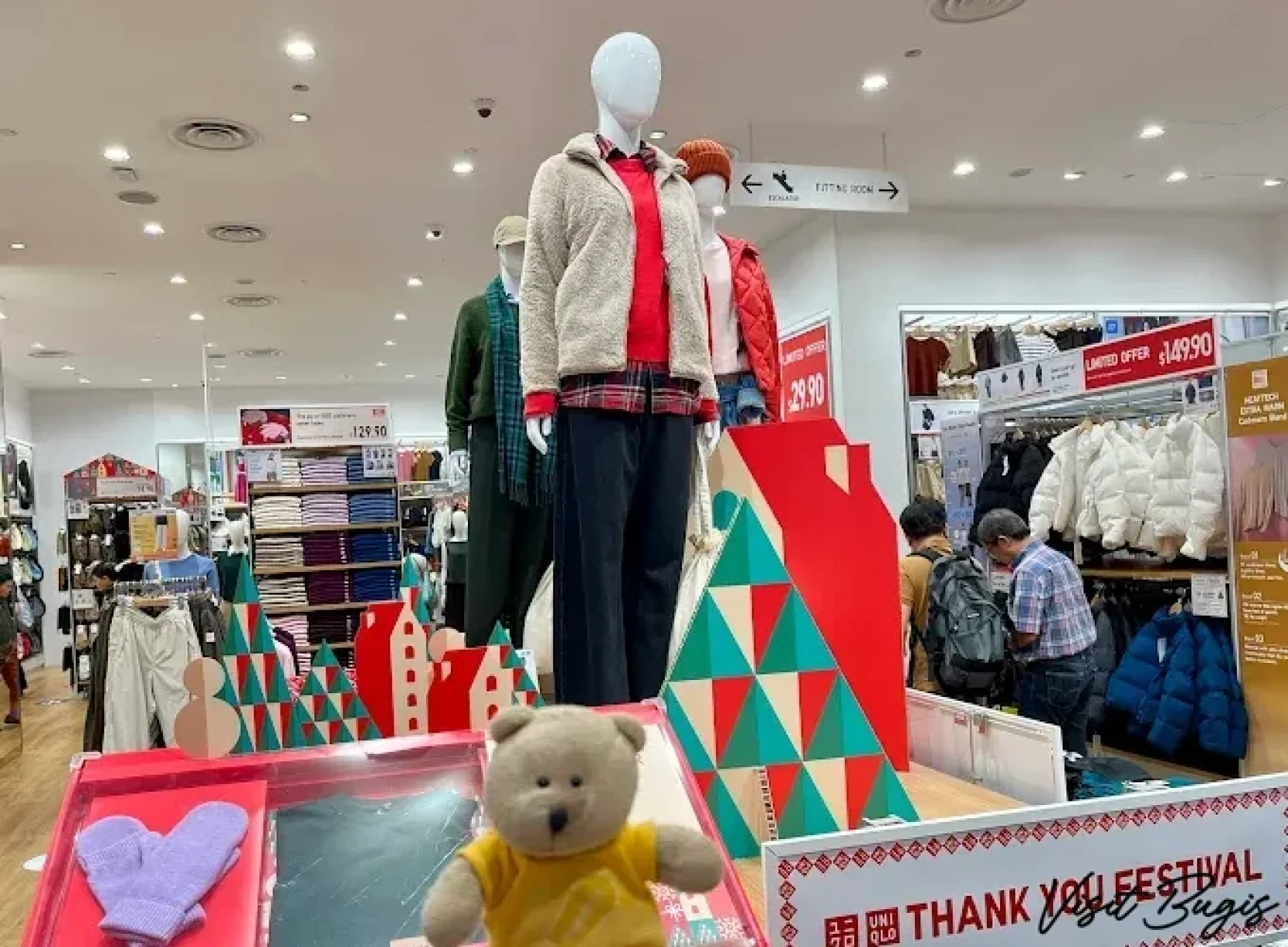 Services & Shopping Options at Uniqlo